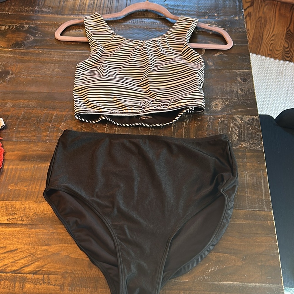 Albion 2 piece Hang ten Game Changer top and Terry high waisted Bottom

B4